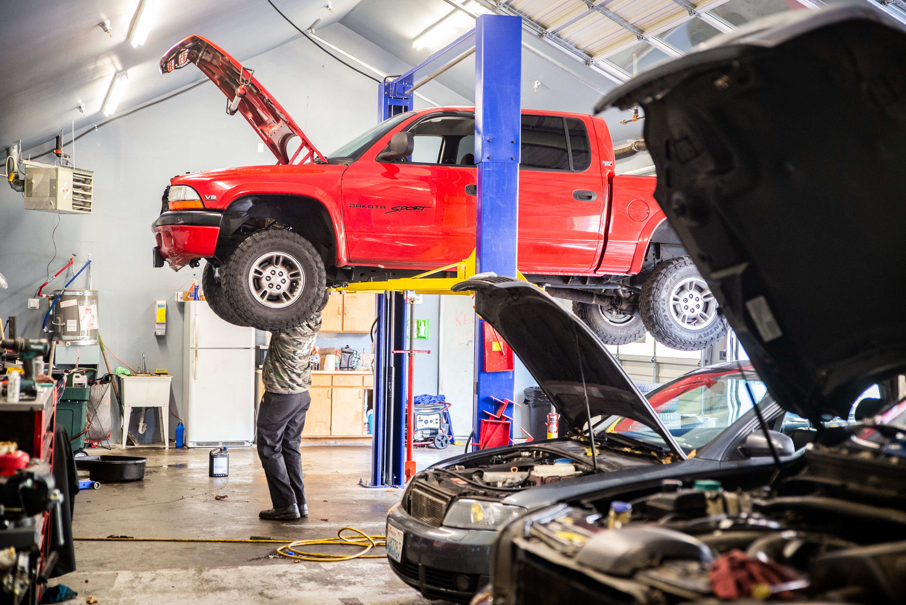Automotive service garage